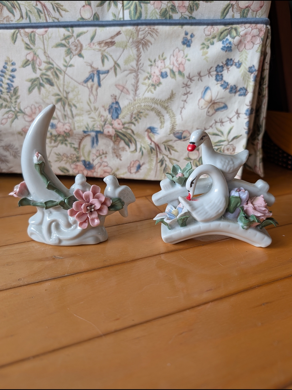 Vtg Pair Of Figurines